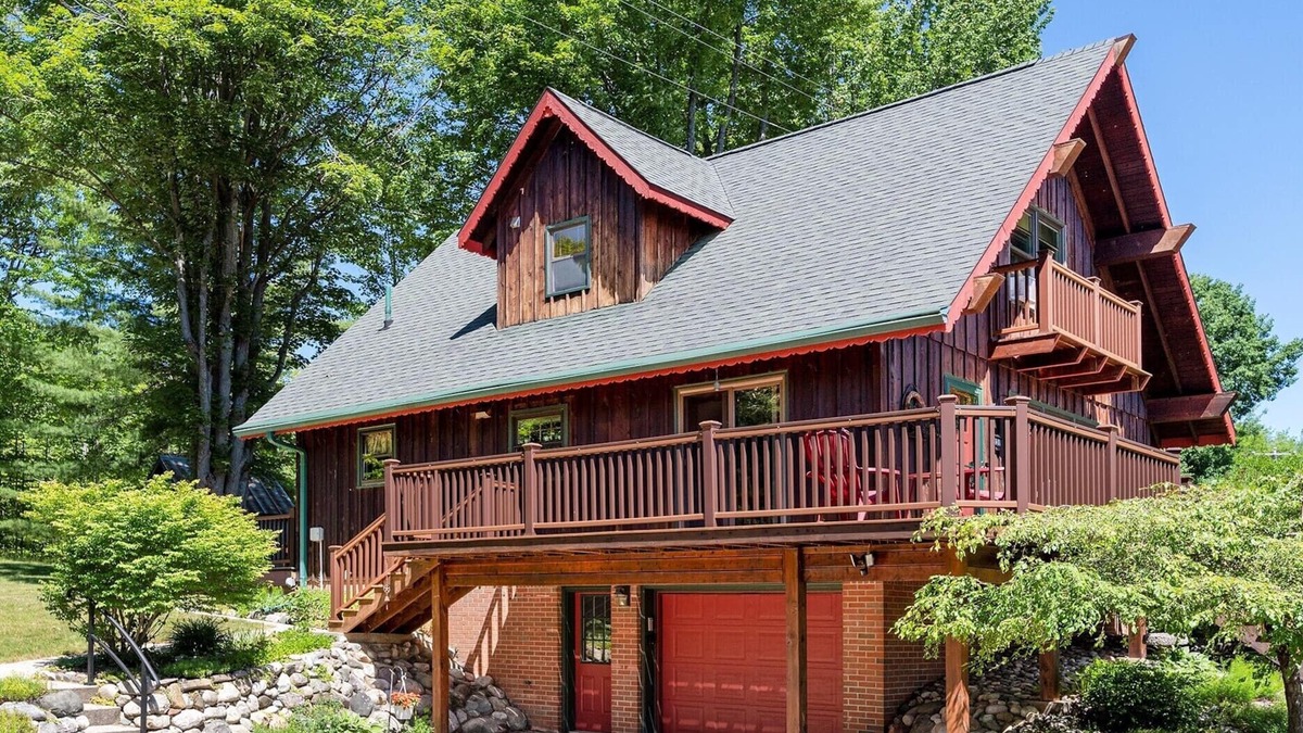 Mullett Lake Ski Chalet | North Straits Chalet-Fast Drive to Mackinaw Ferry
