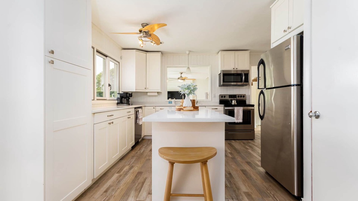Howe House | North Twin Clover - Lake Front - Kayaks - Short drive to Shipshewana
