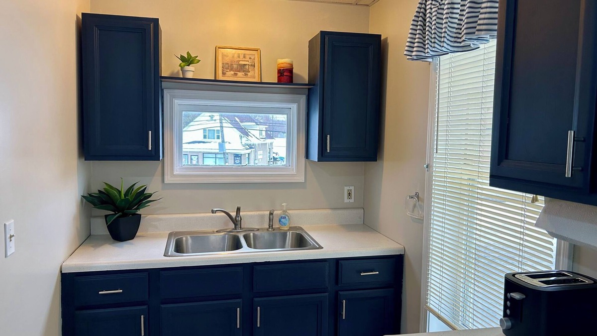 Utica Apartment | North Utica Gem: Prime Location & Fully Updated