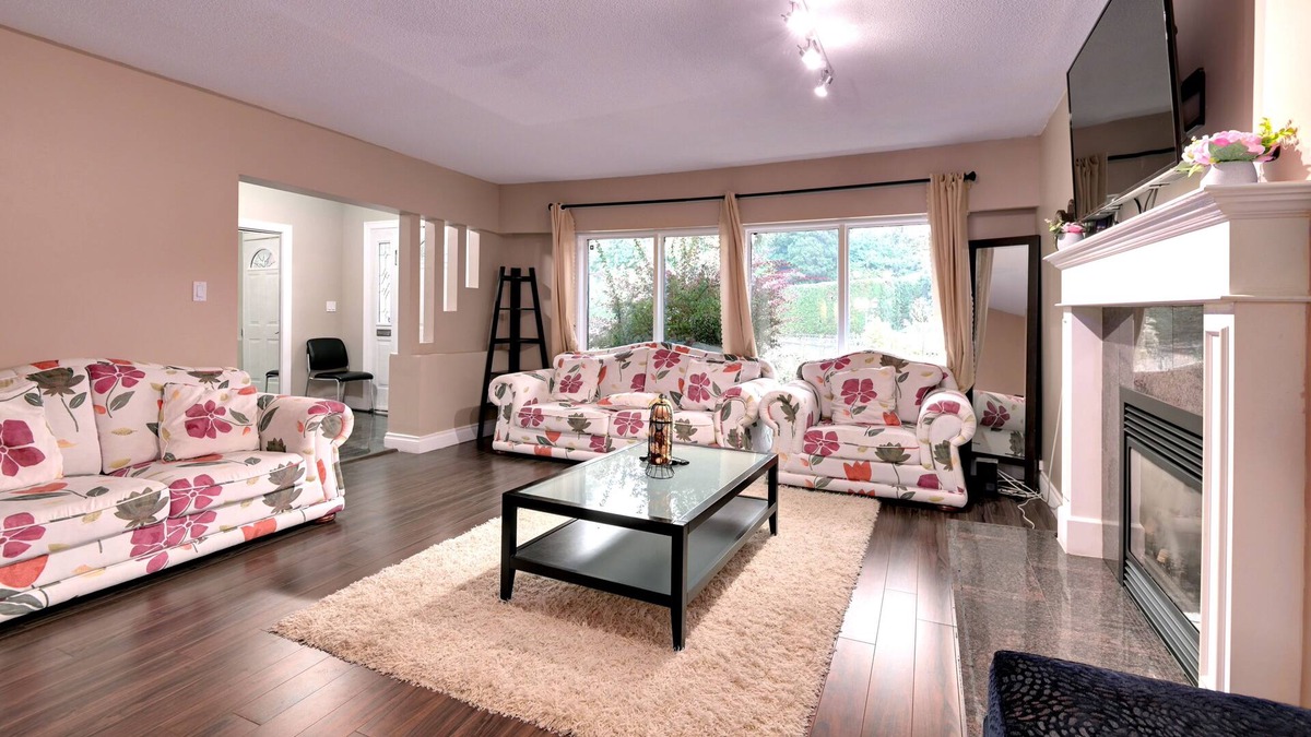 District of North Vancouver House | NORTH VANCOUVER⭐️ CAPILANO⭐️ FAMILY GATEWAY HOUSE