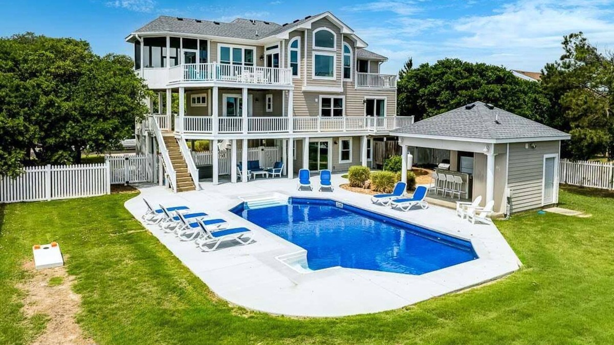 Sandbridge House | North View | 830 ft from the beach | Private Pool