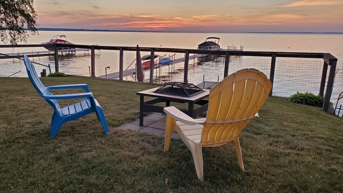 Prudenville House | North View Cabins #3 - 2Bed/1Ba Direct Waterfront Cabin on Houghton Lake!