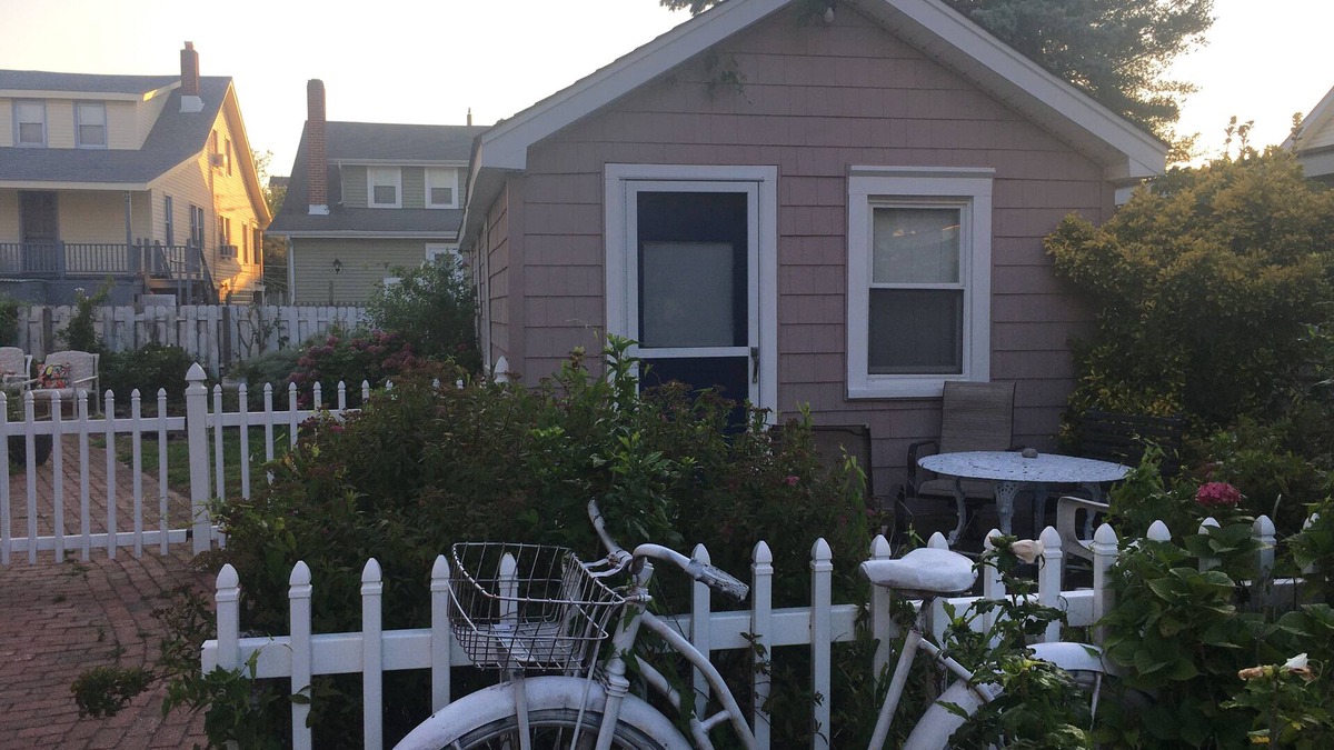 Cape May - Wildwood Cottage | North Wildwood Beach Cottage 3 blocks to beach and boardwalk