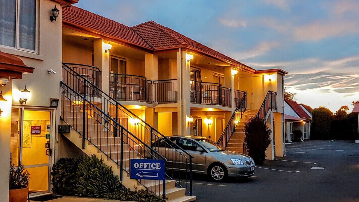Redwood Hotel | Northcote Motor Lodge