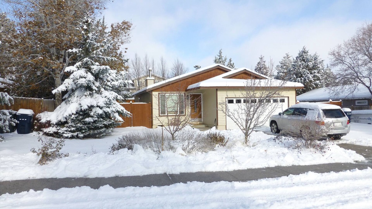 Mountain View House | Northeast Bend House - Fenced yard - EV OUTLET Level 1 -Dogs are welcome!