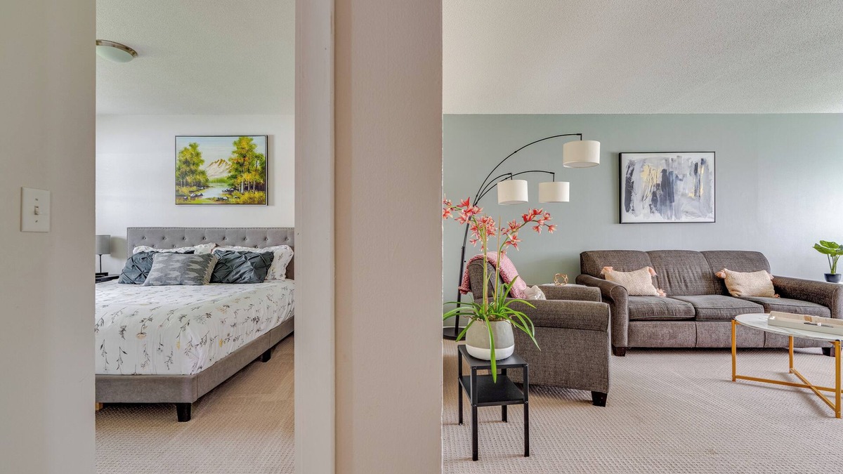 St. Anthony House | Northeast Charm, 5 miles to downtown!