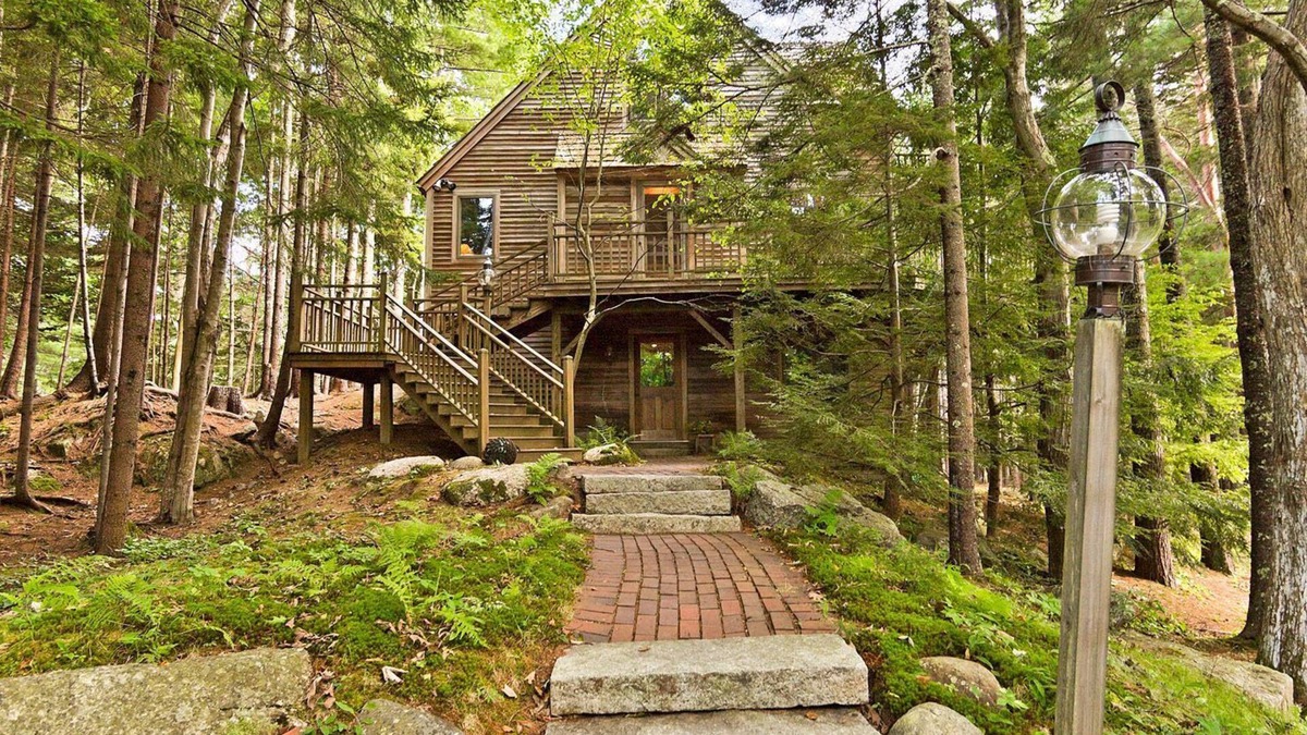 Northeast Harbor House | Northeast Harbor home wth beautiful interior and walking distance to town/harbor