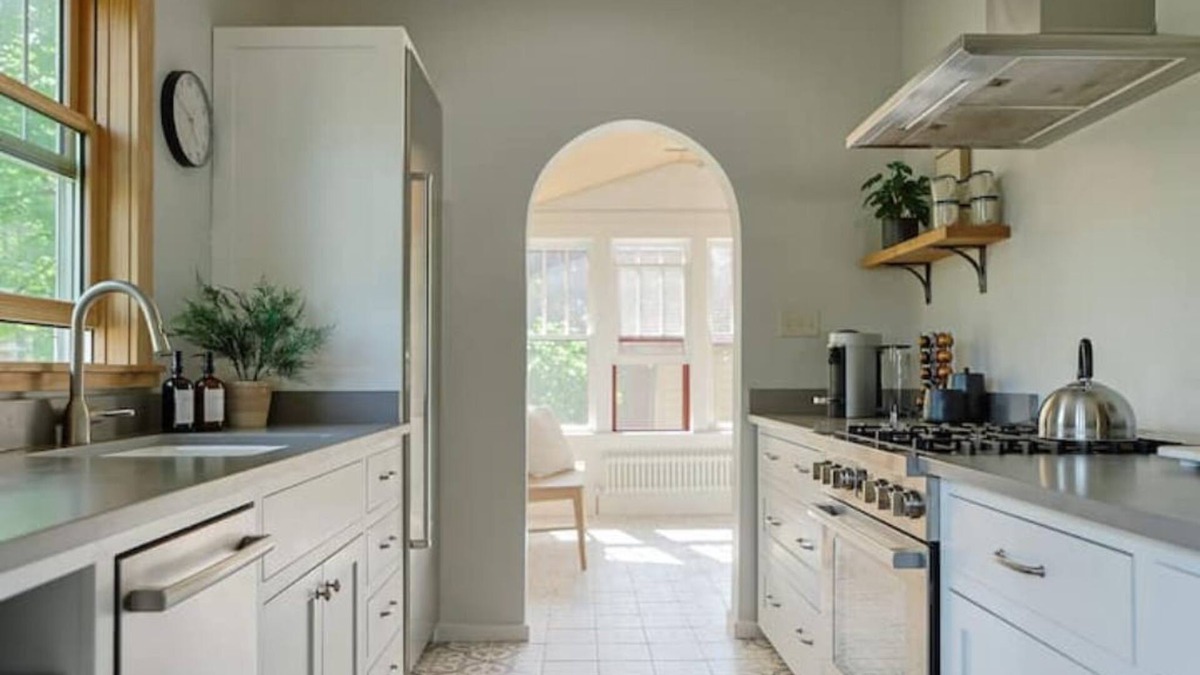 Elberta House | Northern Arches - 4 season home 5 min to beach & Frankfort