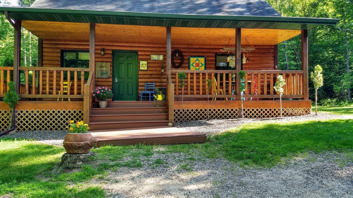 Brill Cabin | Northern Boundaries CabinnCharming 4 Season Rental Cabin at Christie Mt Ski Area