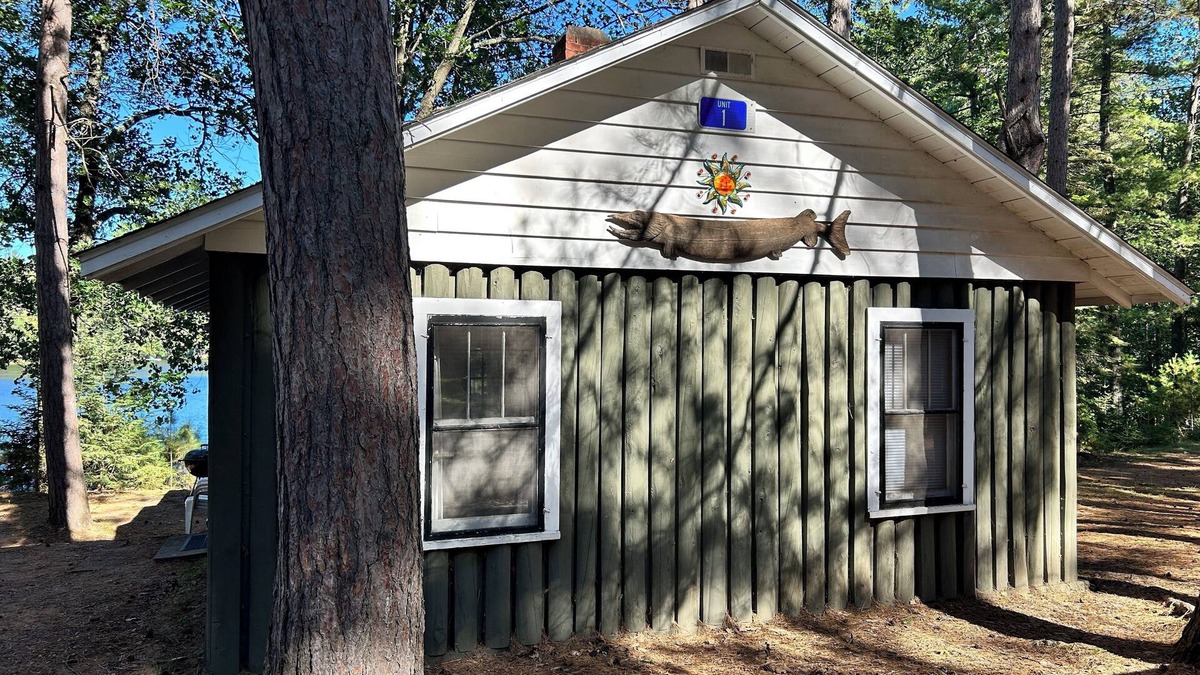 Hazelhurst Resort | Northern Pike Place ~ Charming 2 Bedroom at Historical Resort in Hazelhurst, WI