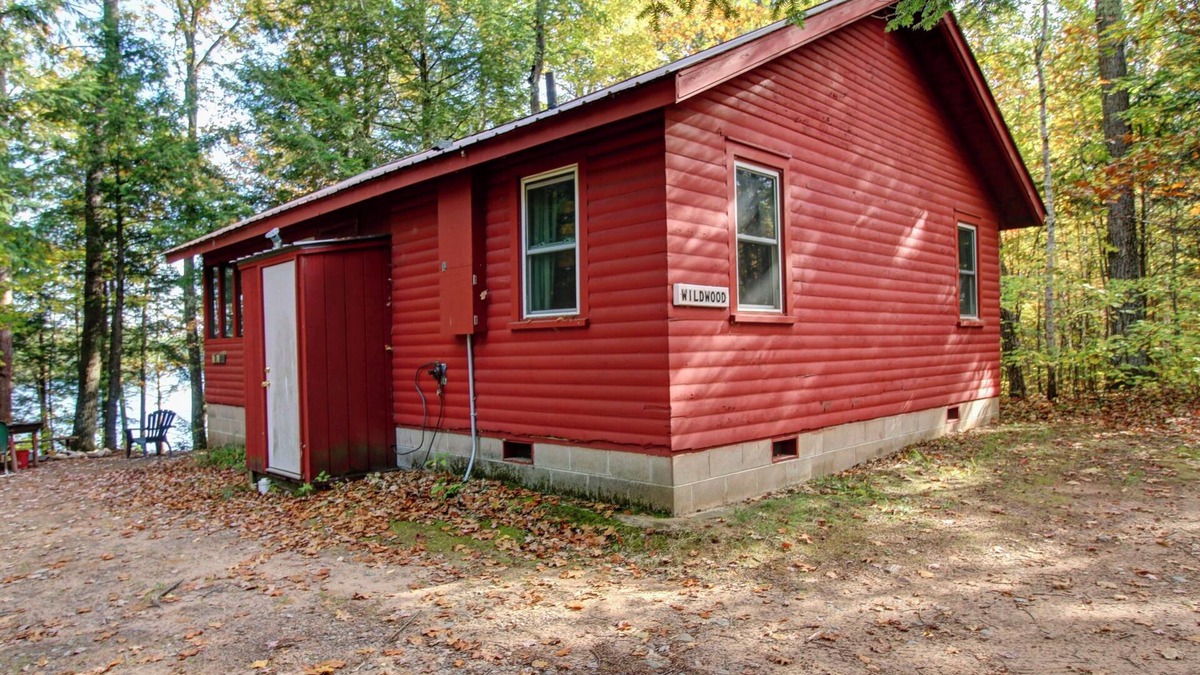 Lac du Flambeau Cabin | Northern Wisconsin Summer/Fall Family Cabin! Very Quiet! Pet Friendly!