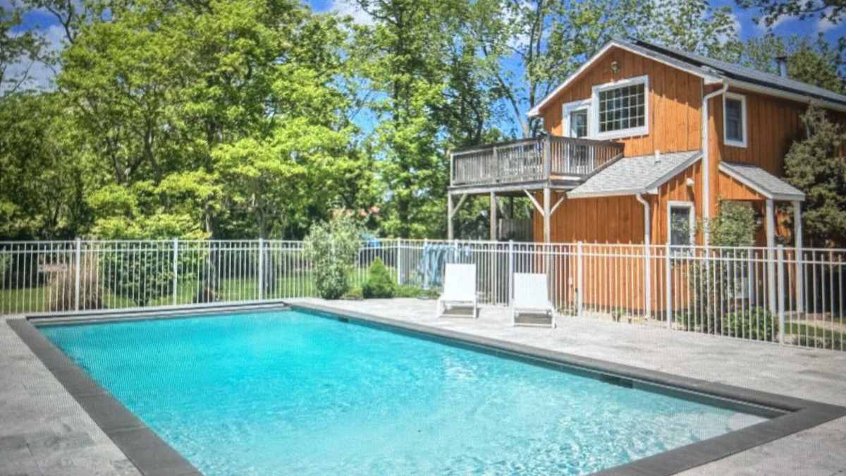 Peconic House | NORTHFORK COTTAGE with POOL & HOT TUB - thru Columbus day