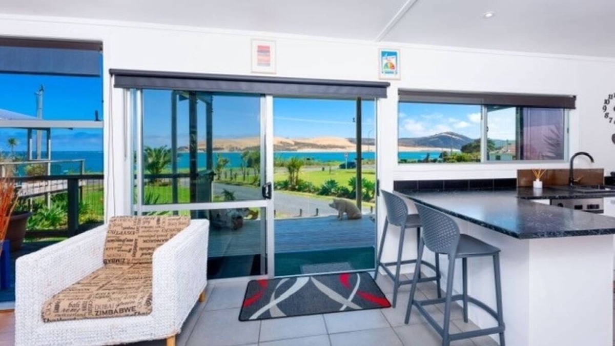 Omapere Ski Chalet | Northland/Hokianga/OpononinCatch of The DaynStunning Beach House for sunset