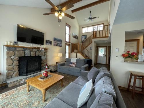 Tannersville House | Northridge 351