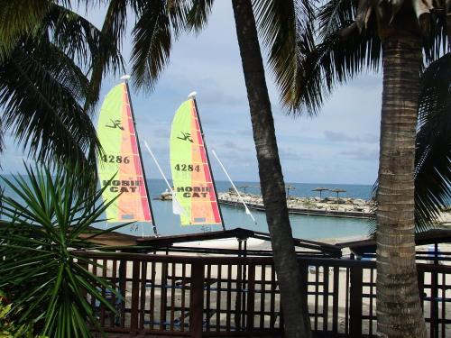 Dickenson Bay Hotel | Northshore Seaside Suites
