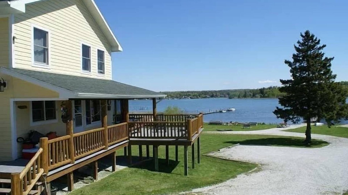 Cedarville House | 'Northside' Cottage w screened in porch