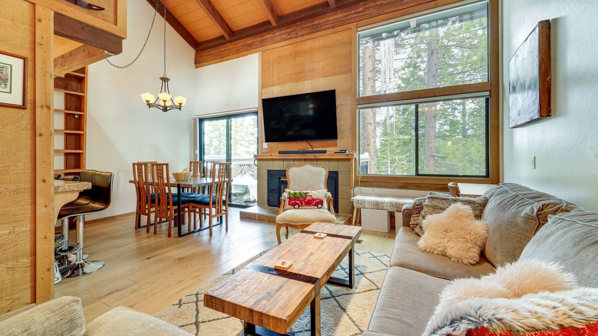 Truckee Condo | Northstar Resort Condo w/Hot Tub, Shuttle Access!