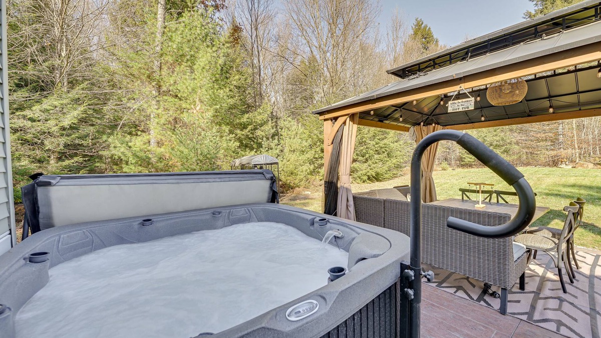 Northville Cabin | Northville Cabin with Fire Pit, 4 Mi to Boat Ramp!