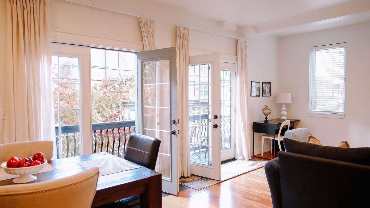 Uptown Condo | Northwest Alphabet District! Walk to it all! Light & Airy Free Parking 970 sq.ft