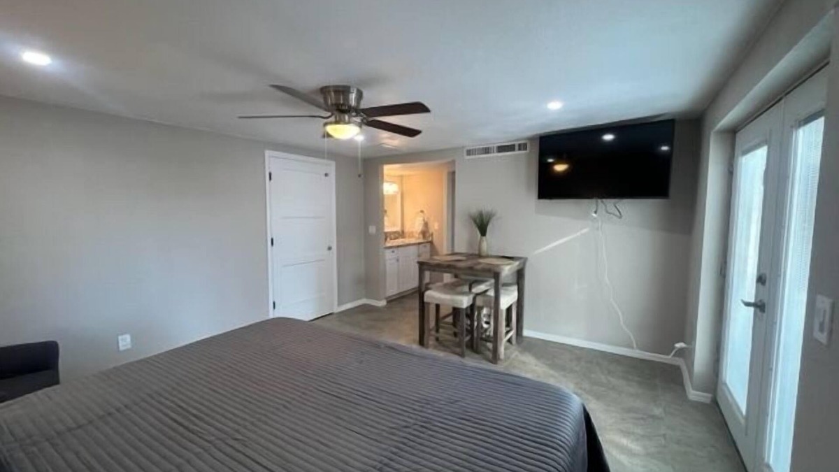Tucson House | Northwest Jr Suite #4 with Laundry and Parking