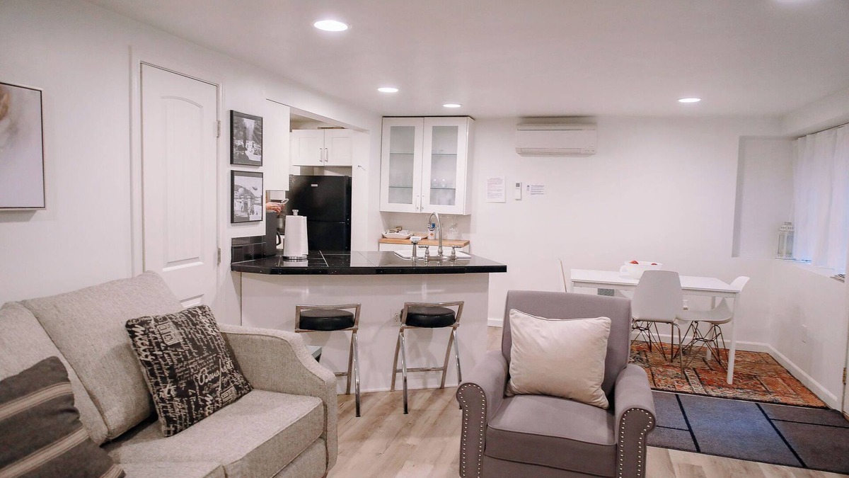 Uptown Apartment | Northwest Nob Hill 97 walk score! Free Parking! 600 sq.ft.