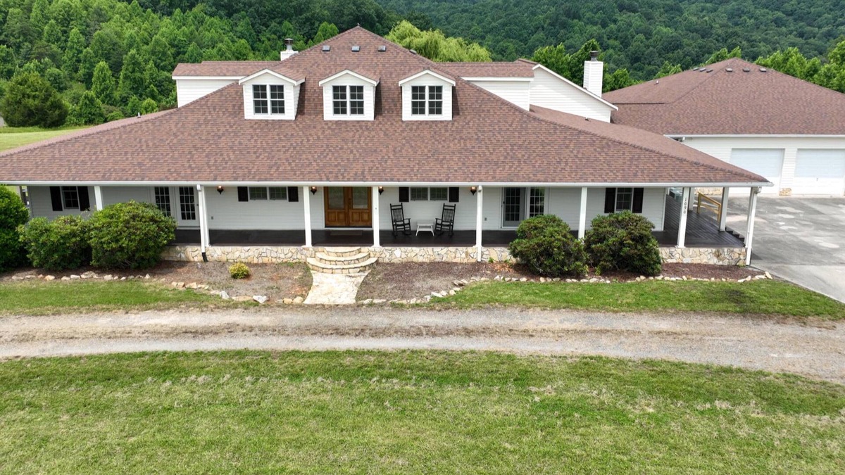 Ronda House | Northwestern North Carolina wine country in the Appalachian foothills