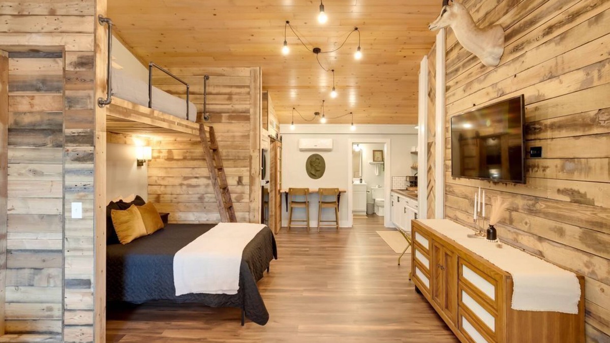 Tomahawk Apartment | Northwoods Escape | On The Trails | Harris Inn #2