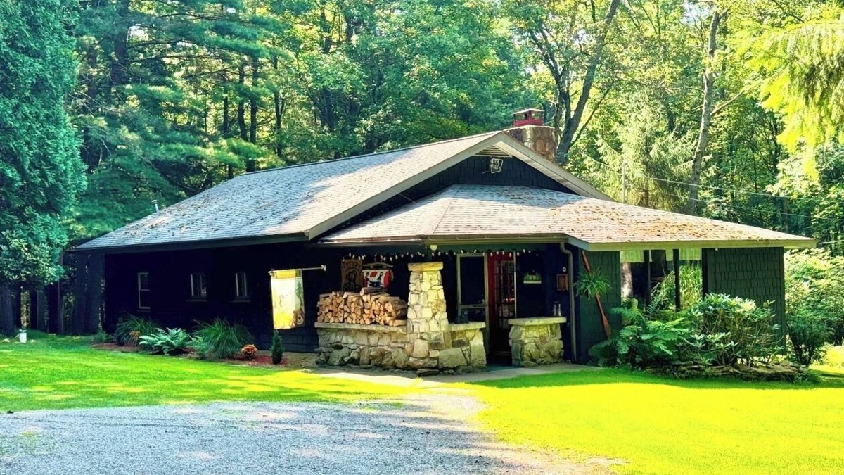 Sigel Cottage | Northwoods Ln Cottage in Clear Creek