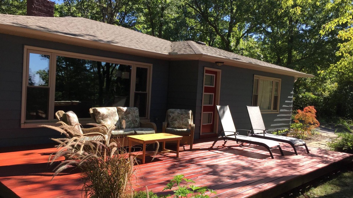 Coloma House | Norwood Cottage on lake Michigan, sleeps 6, dogs welcome