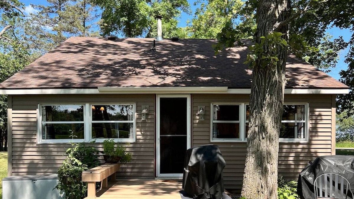 Menahga Cabin | Nostalgic Northern Cabin tucked between 2 lakes & recreational river - Wadena Co