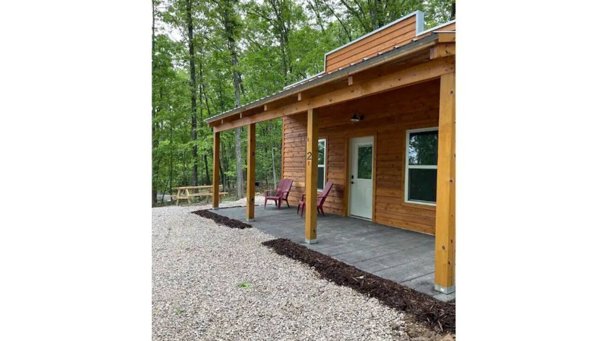 Bourbon Cabin | Nostalgic Route 66 Cabin near Blue Springs Ranch