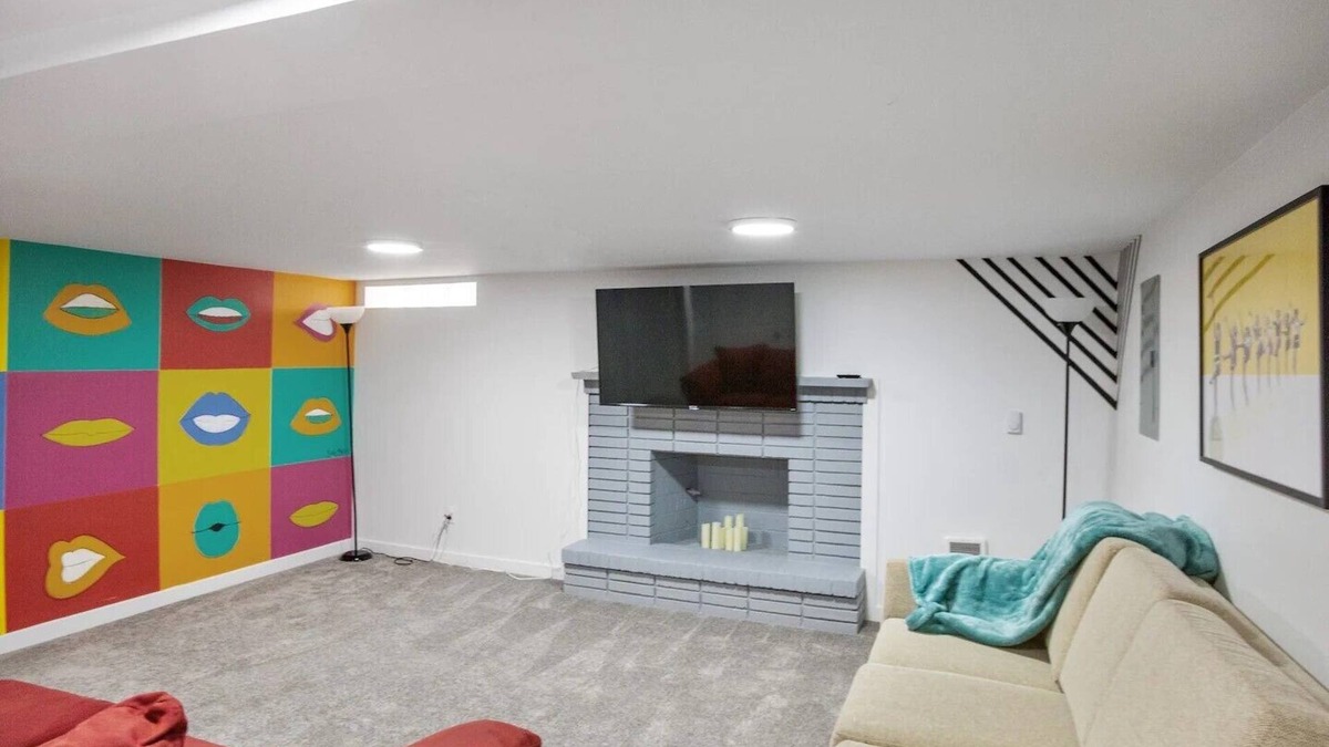 Logan House | Nostalgic Warhol 2BD Apartment