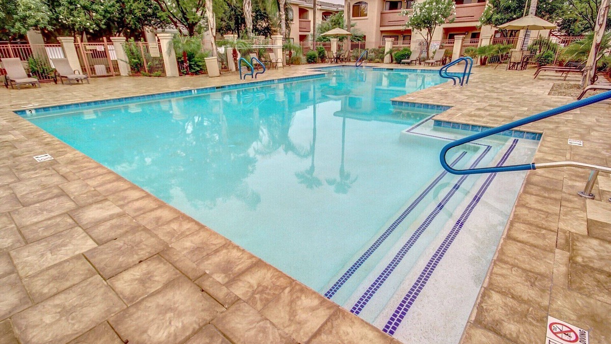 Maryvale Village Condo | Not Evolve - 2 KINGS, ground floor - Heated Pool & gas grill! Cardinals Stadium!