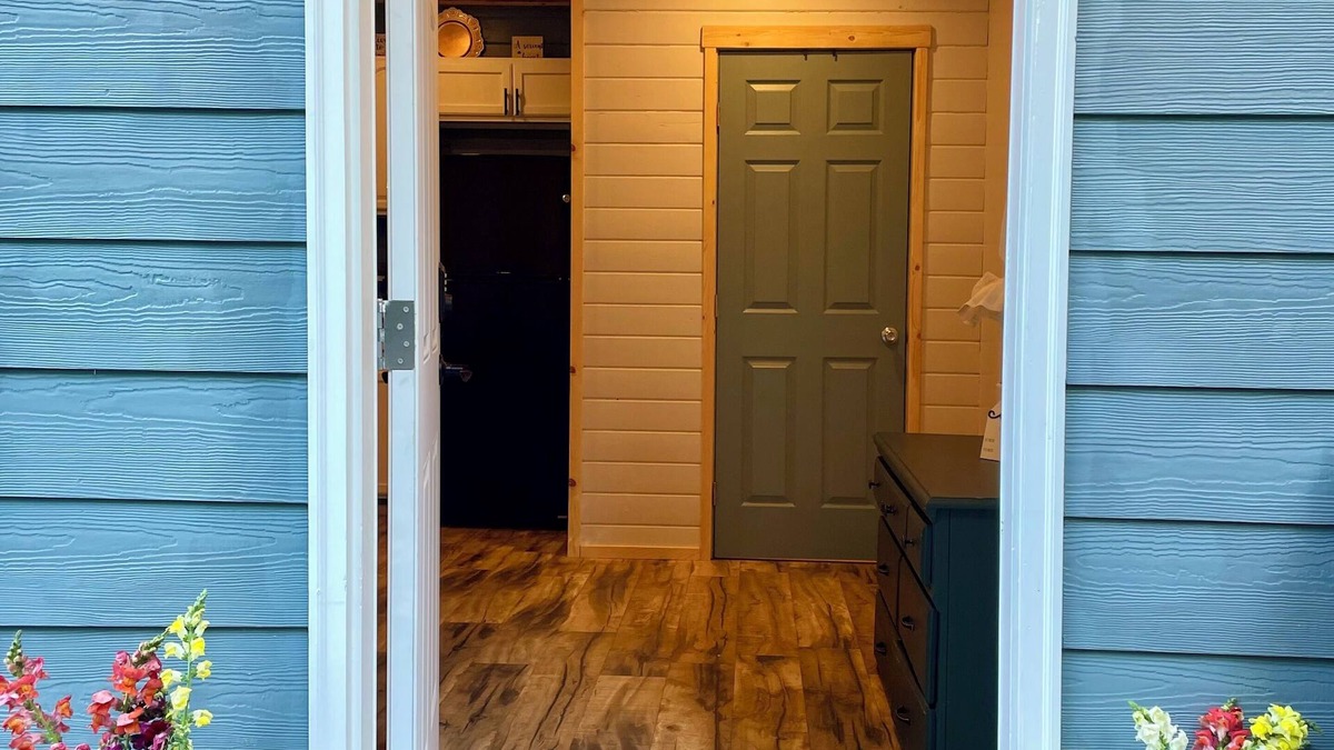 Woods Creek House | Not So Tiny House with WiFi in charming Monroe