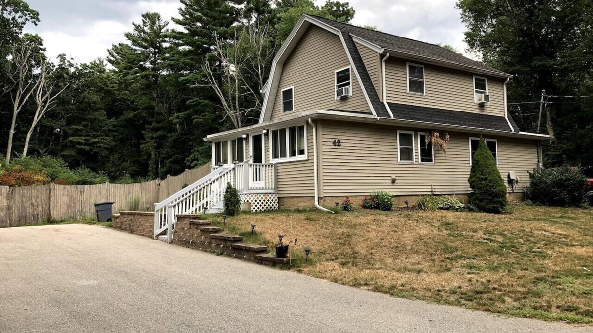 Georgetown House | Nothing Fancy Older Pet Friendly Home – near I-95