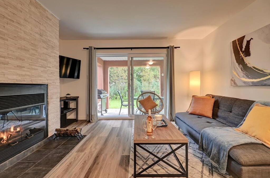 Magog Apartment | *Nouveauté* Foyer au bois, Plage, Montagne et +