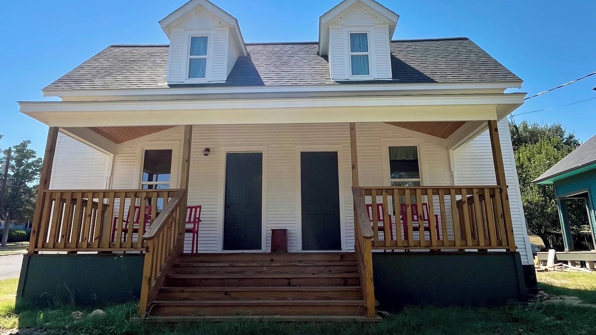 Shiner House | Novak Farmhouse - located 3 blocks from the Shiner Brewery