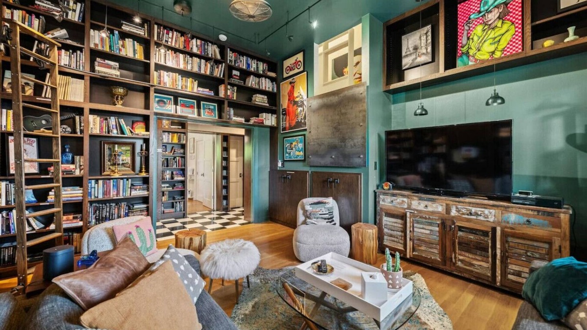 Greater South River City House | Novel Retreat | Hot Tub | Sauna | Library | SoCo