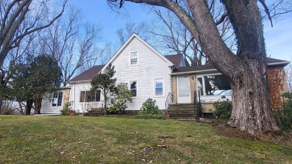 Novelty House | Novelty, Ohio retreat: 3 bedroom, 2 bath home - woods, King bed, wrap-around deck