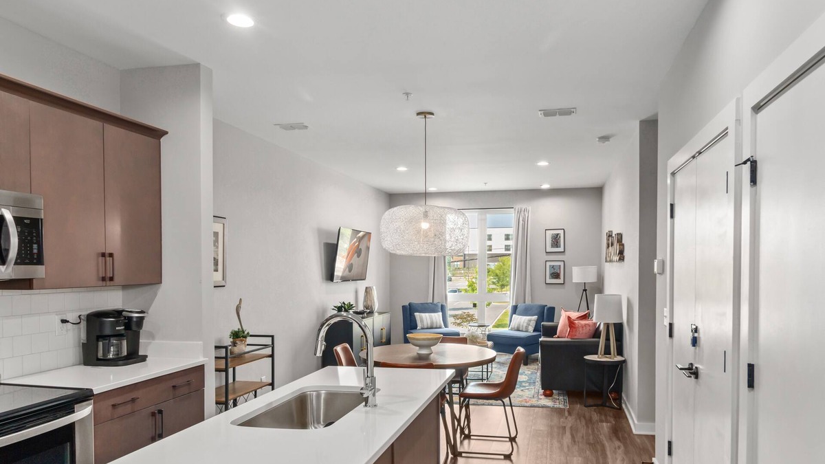 The Nations Condo | Now accepting bookings! Minutes to Broadway! Sleeps 6! Nashville Nations