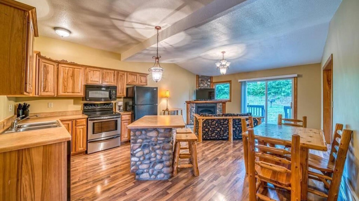 Biwabik Villa | Now Available! Comfortable 2 bed /2 bath /2 kitchen Condo close to the action