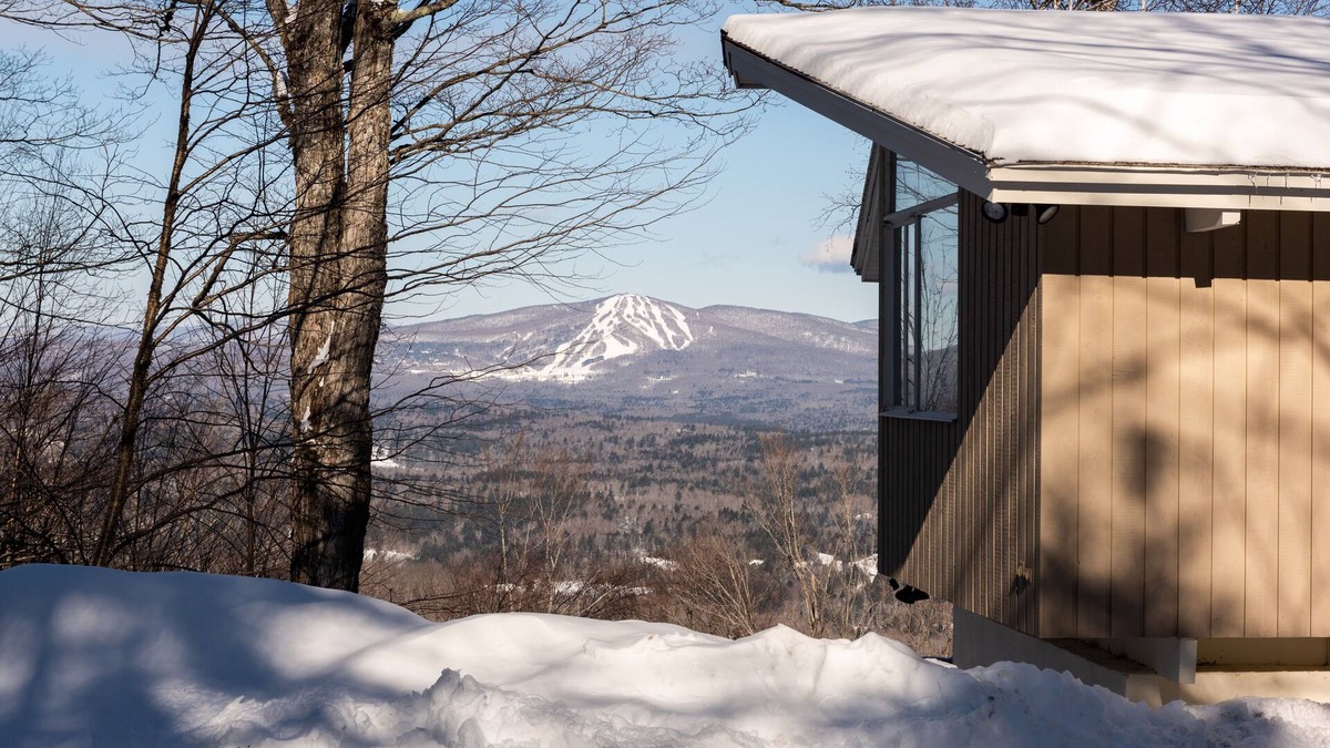 Stratton Mountain House | NOW Full AC n3 Level 2900 Sq.' House 6 Bedrooms 4.5 Baths 2 Fireplaces