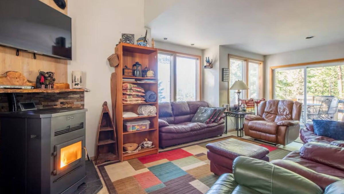 Roslyn Ridge House | NOW OPEN WKND! SEPTEMBER DATES AVAILABLE! QUIET, PRIVATE, VIEWS, SPA ,FIRE-PIT.