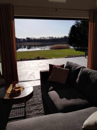 Jedwabno Villa | Nowoczesny dom z plażą