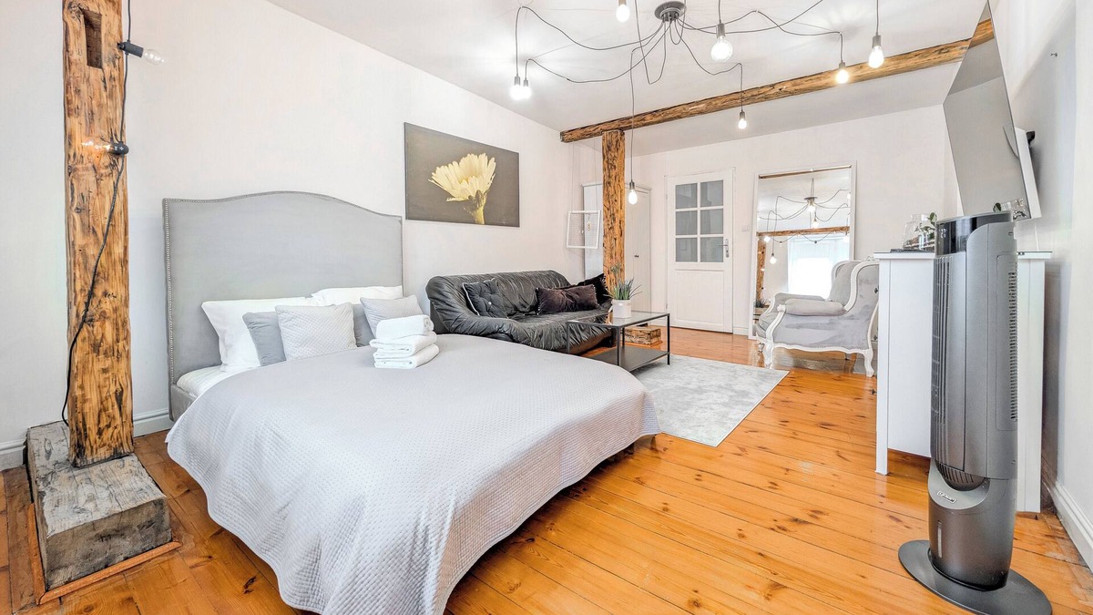 Srodmiescie Apartment | Nowowiejska Chic Harmony Apartment