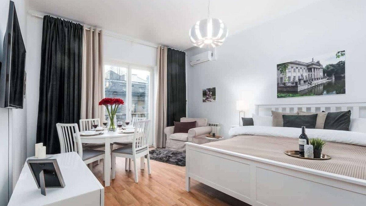 Srodmiescie Apartment | Nowy Świat 35 | Air Conditioned Apartment | Center