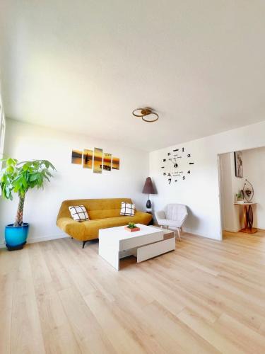 Chateau Apartment | NOZA Appartement 65m2, 2 chambres - RDC, Parking gratuit, Nantes agglo Rezé