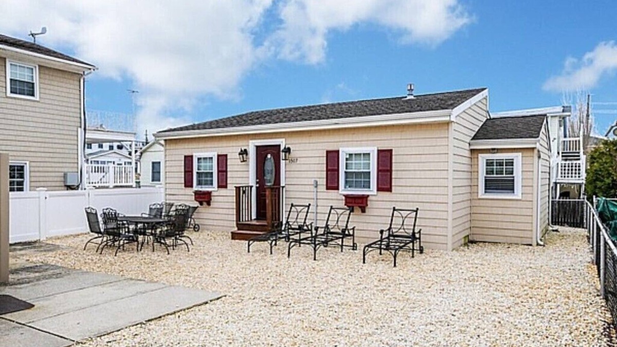 Ortley Beach House | nPREMIER HOST-2BR SEASIDE PARK COTTAGE One Short Block to Beach, Kit, Liv Room n