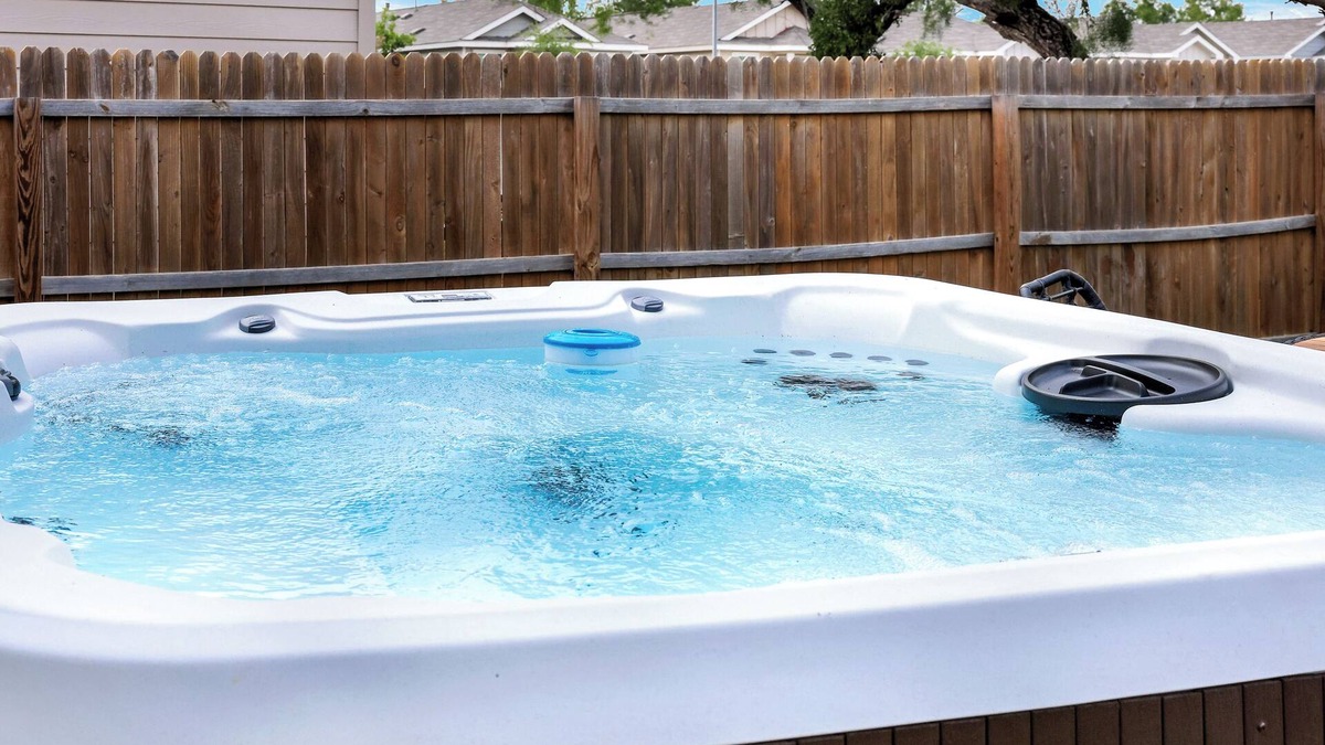 Southside House | Nr Missions Park Hot Tub Getaway | Yard Games BBQ