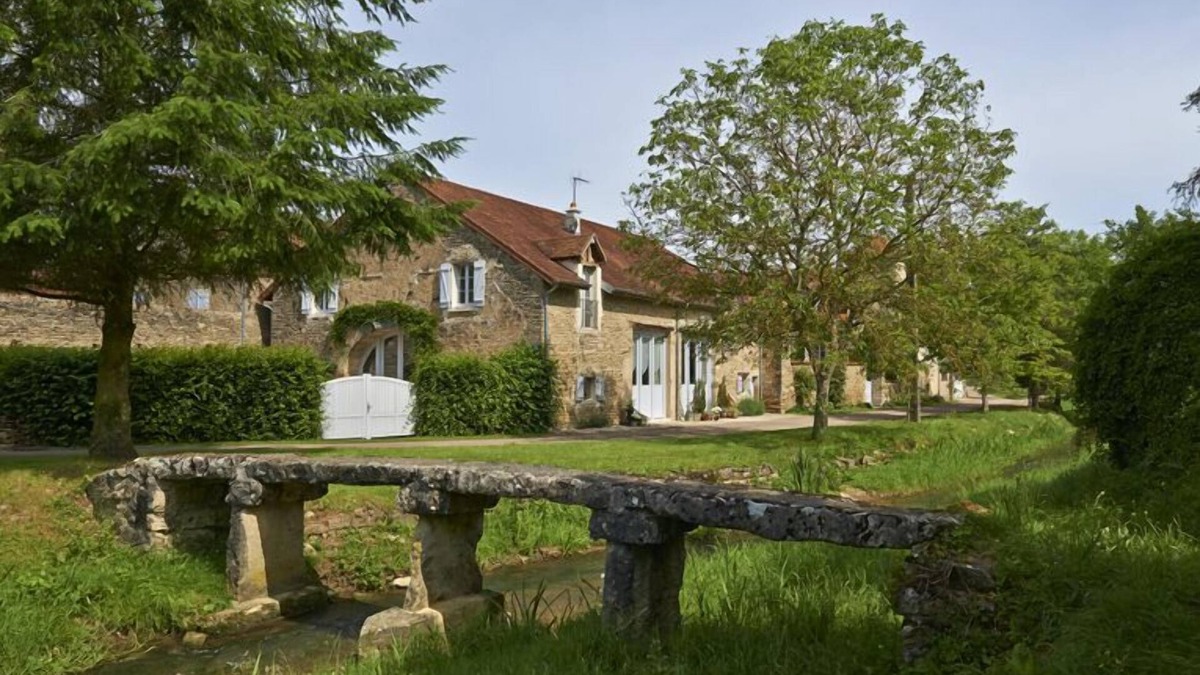 Marigny-le-Cahouet House | Nr SEMUR en AUXOIS Experience the Delights of this Fabulous Farmhouse